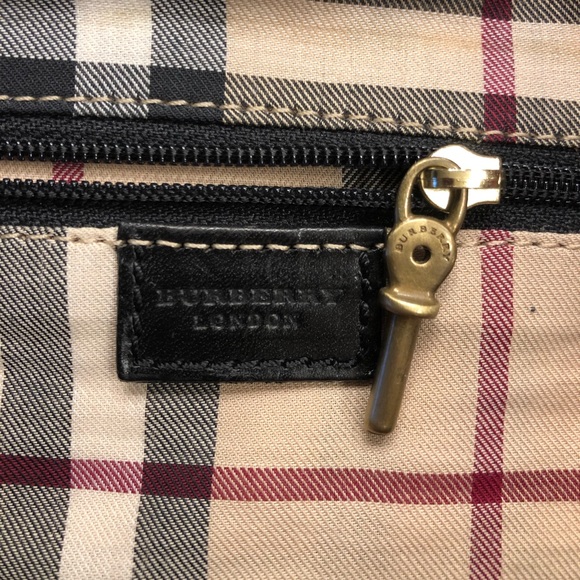 Burberry purse. Used once - Picture 6 of 7